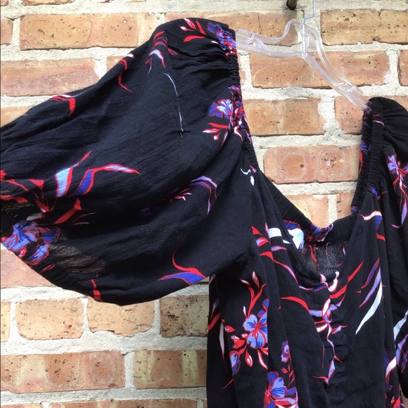 Abound Floral Crop Top NWOT - Picture 3 of 7